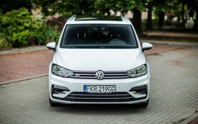 Volkswagen Touran cena 103900 przebieg: 135406, rok produkcji 2017 z Kostrzyn nad Odrą małe 562